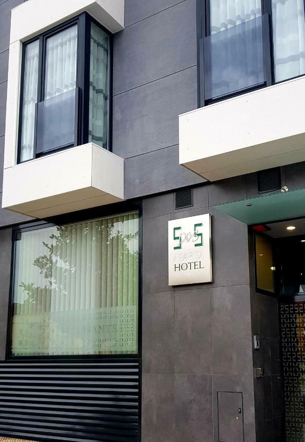 Apartahotel 5dos5 Oviedo Bagian luar foto